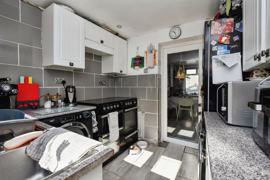 Property photo 2 of 17