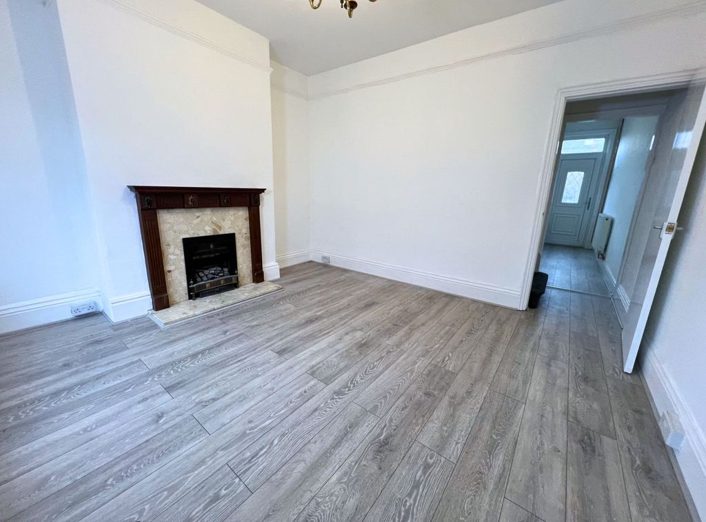 Property photo 1 of 14 2 King Edwards Gardens, Barnsley, S70 6At