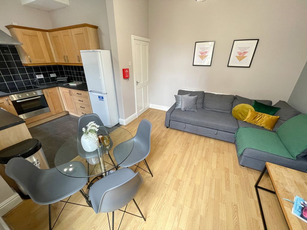 Property photo 3 of 8 215 Alderson(5)