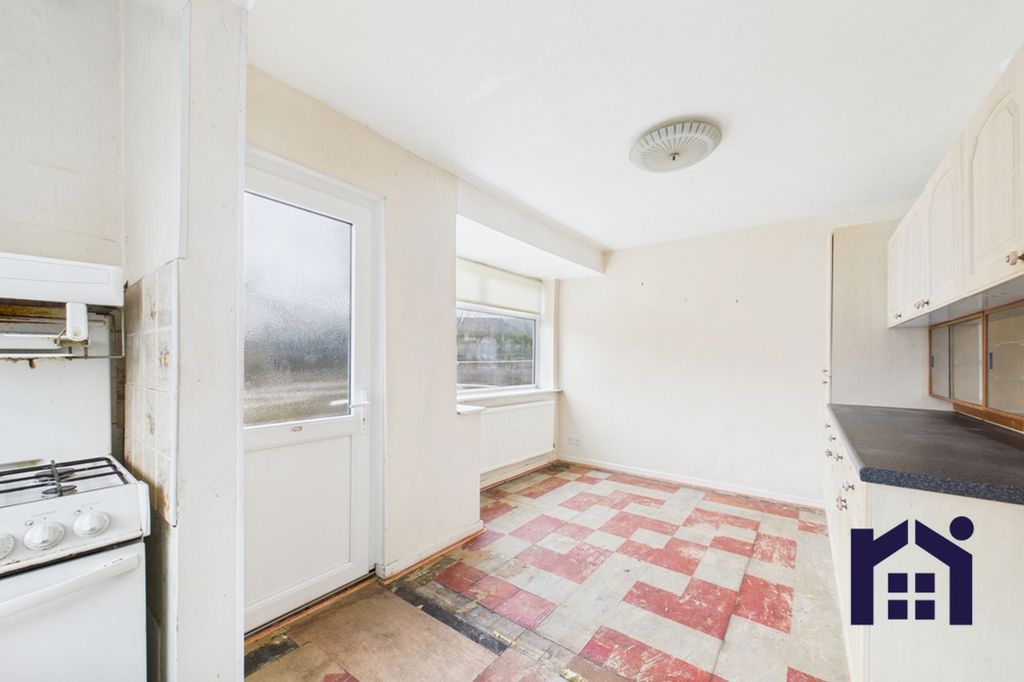 Property photo 2 of 24 Dining Kitchen