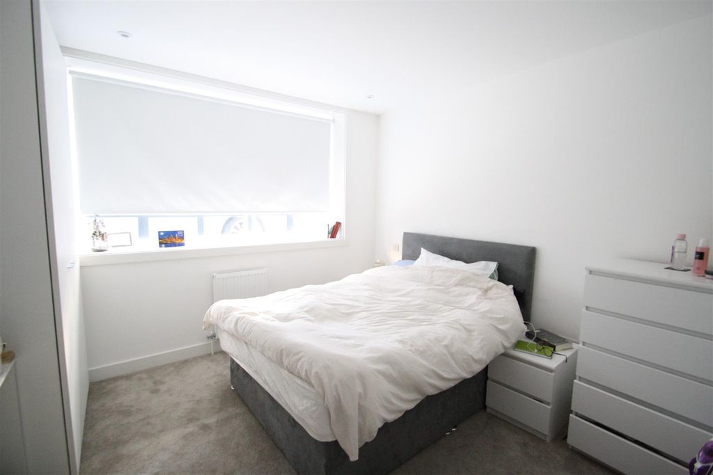Property photo 3 of 9 Bedroom