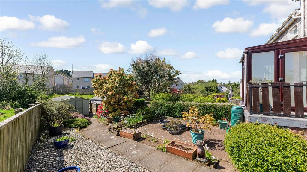 Property photo 2 of 31 Gardens