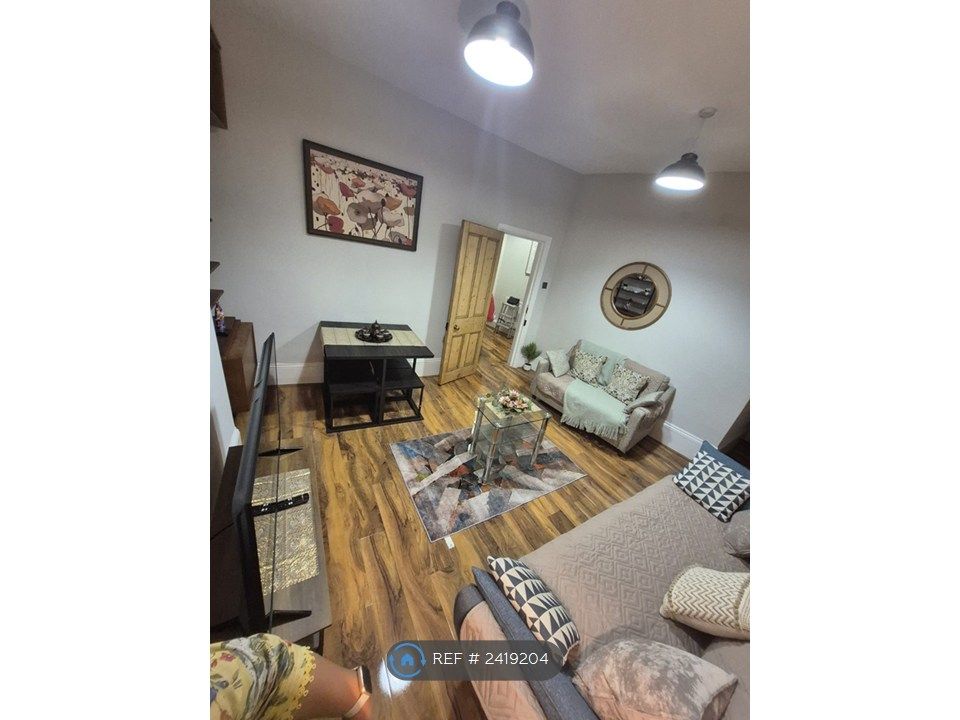 Property photo 1 of 20 Living Room