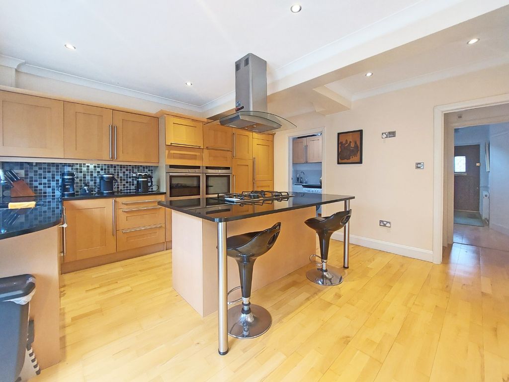 Property photo 2 of 22 5062543