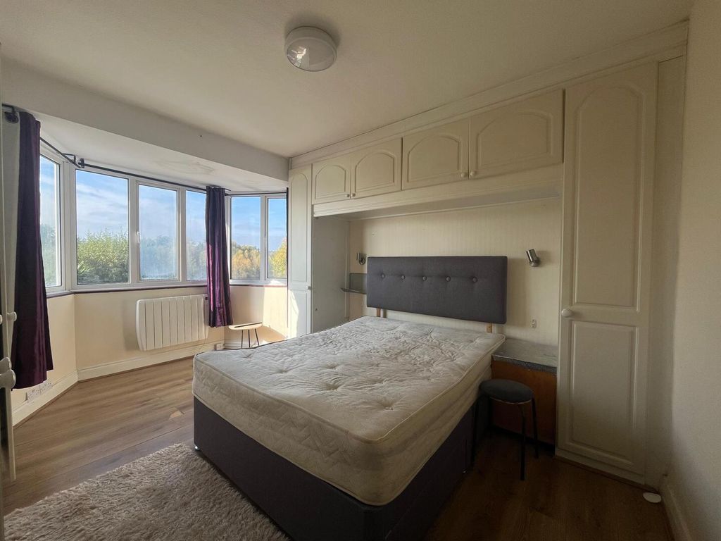 Property photo 2 of 23 Bedroom