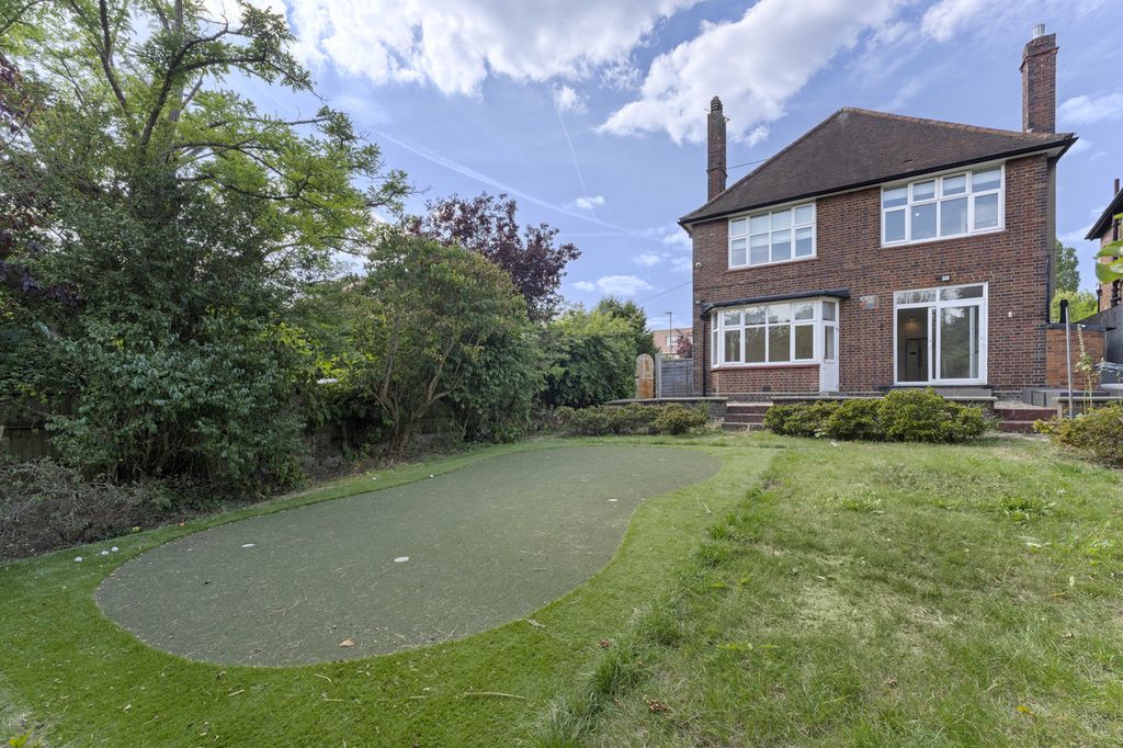 Property photo 1 of 18