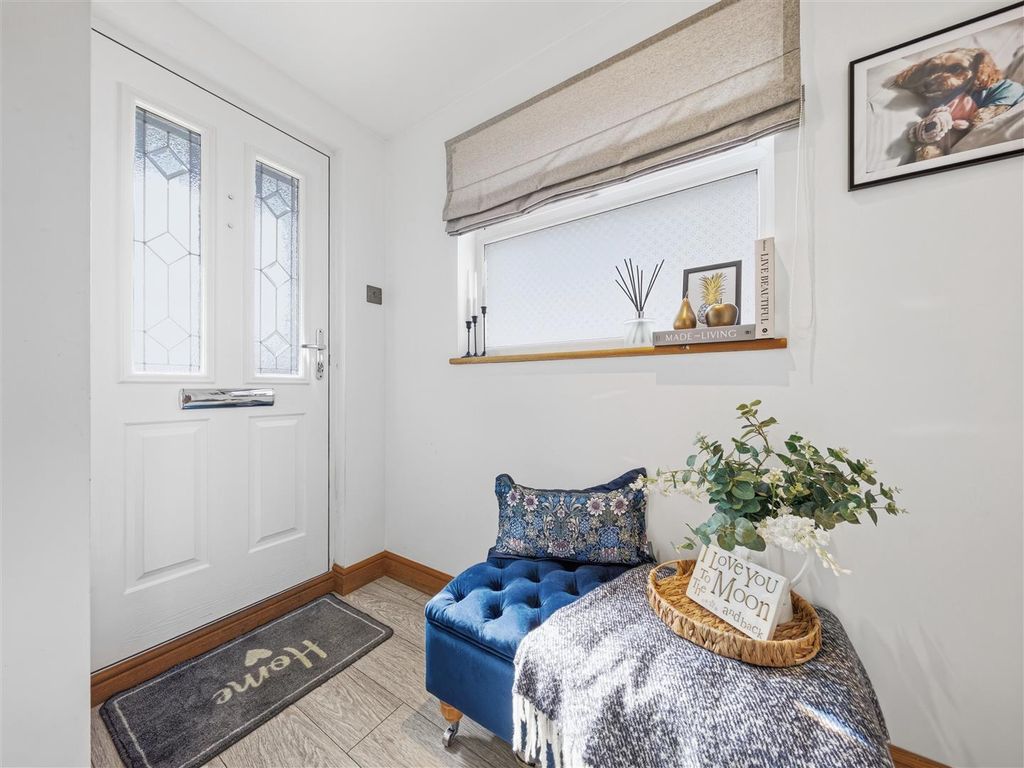 Property photo 3 of 27 9 Cedar Close (9).Jpg