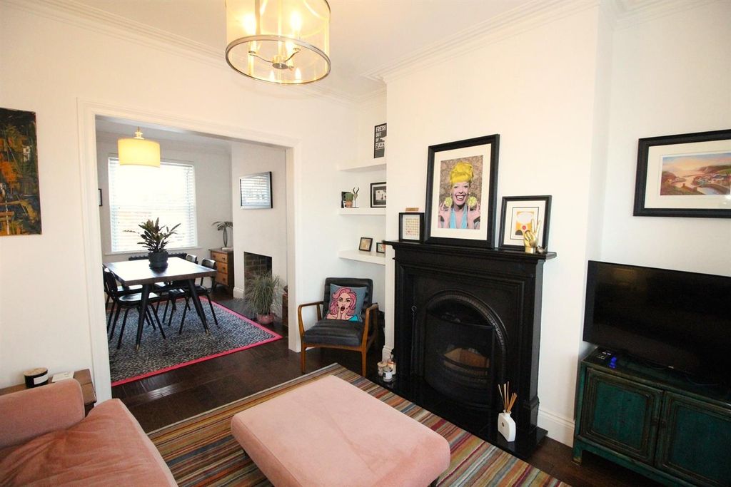 Property photo 2 of 21 Lounge