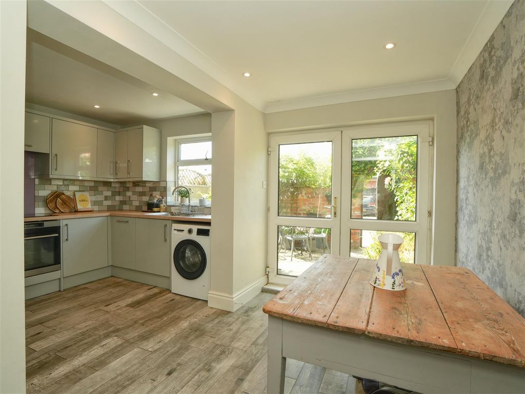 Property photo 2 of 22 Dining Kitchen