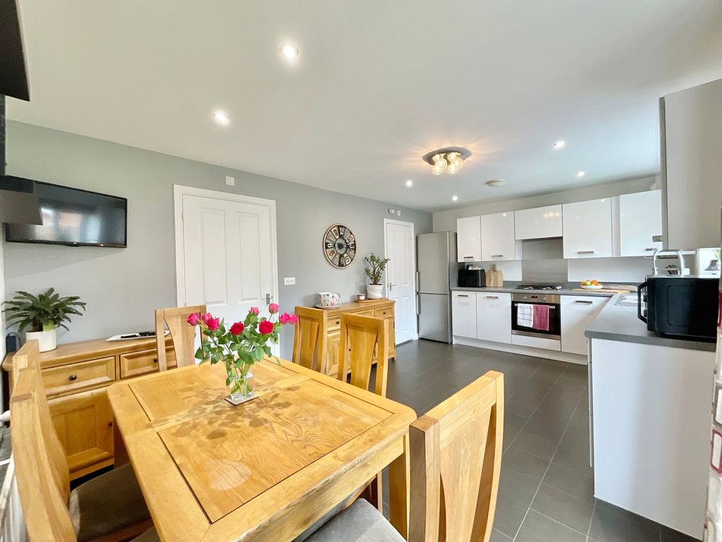 Property photo 3 of 31