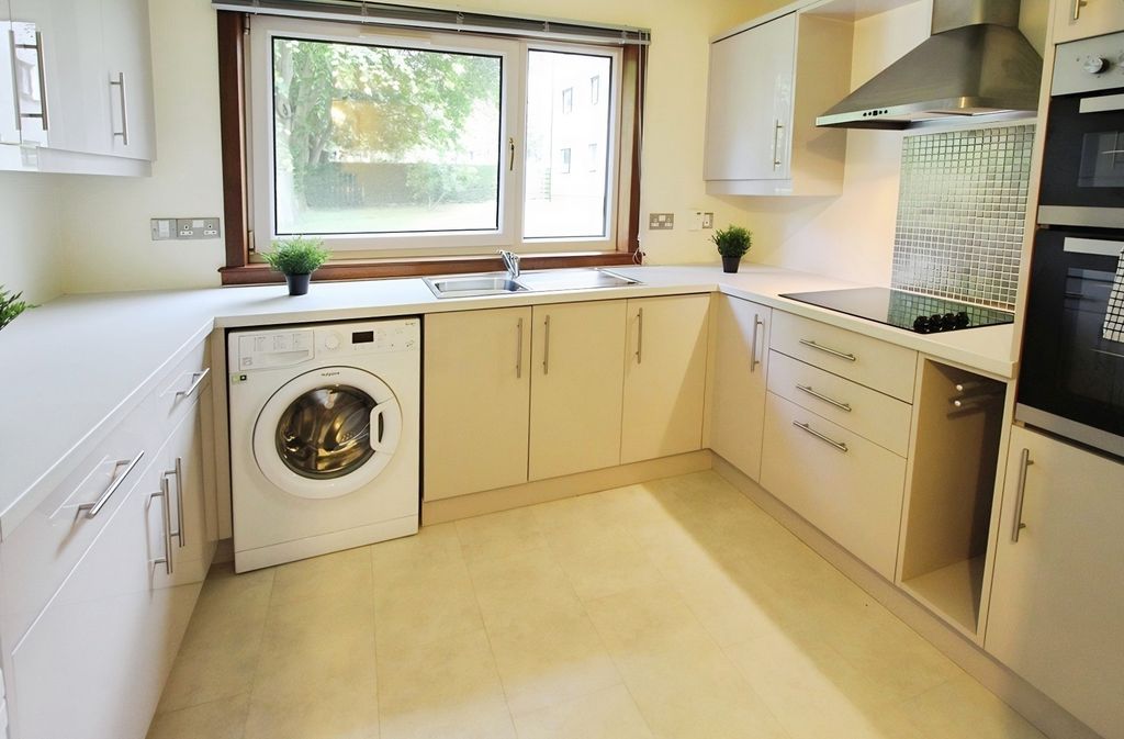 Property photo 3 of 7 Kitchen