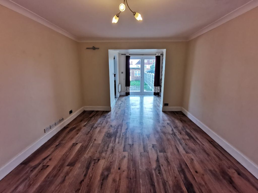 Property photo 2 of 13 118 Waverley Road 17