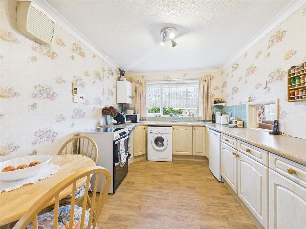 Property photo 2 of 16 Cam04116G0-Pr0253-Still016.Jpg