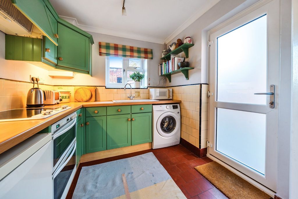 Property photo 3 of 12 Kitchen