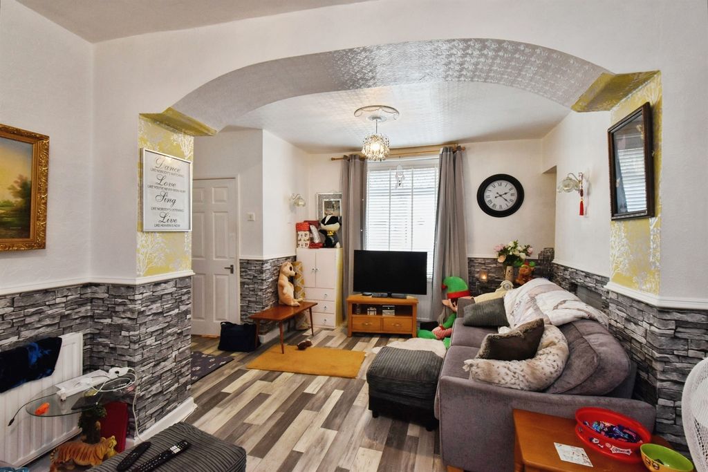 Property photo 3 of 13