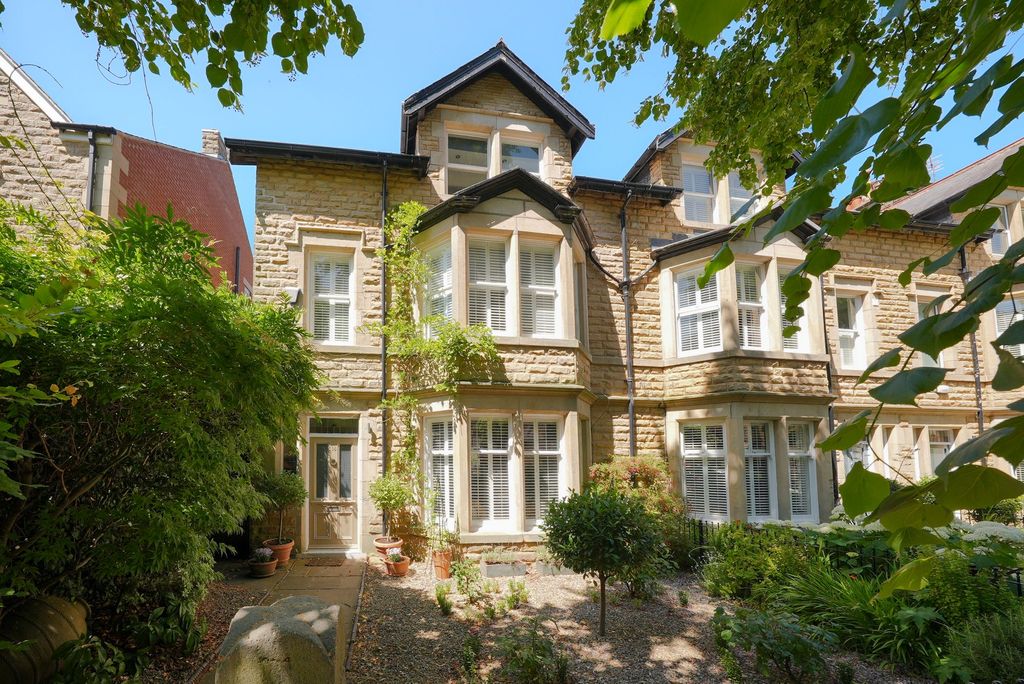 Property photo 1 of 42