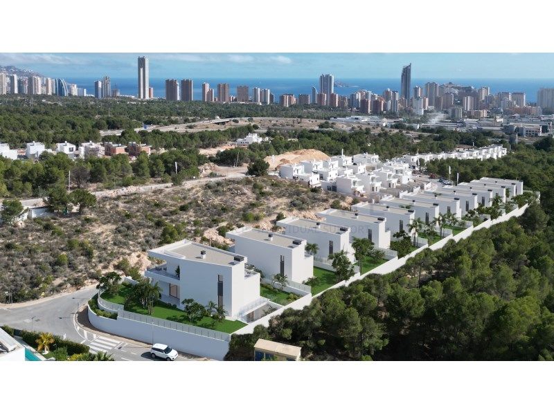 Property photo 2 of 27