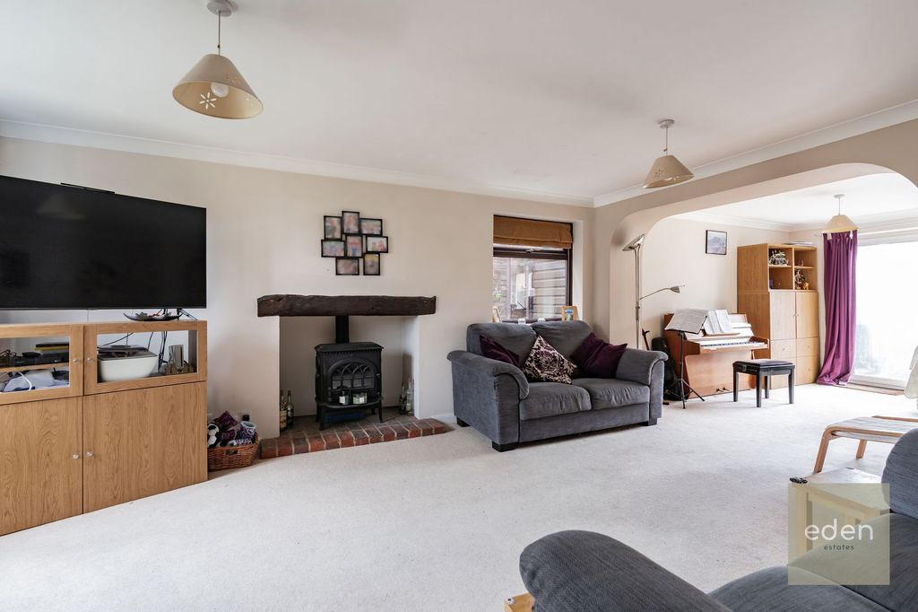 Property photo 2 of 20