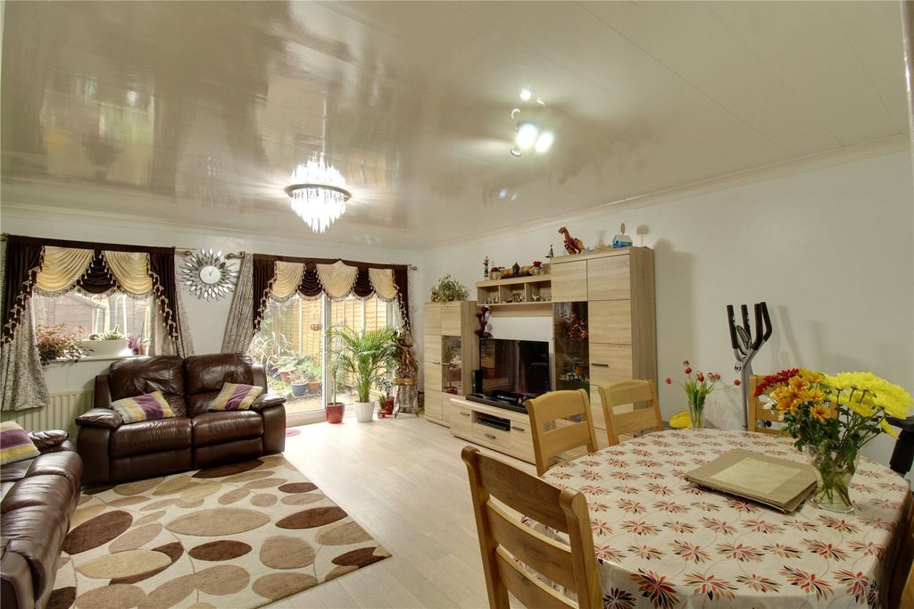 Property photo 3 of 8 3