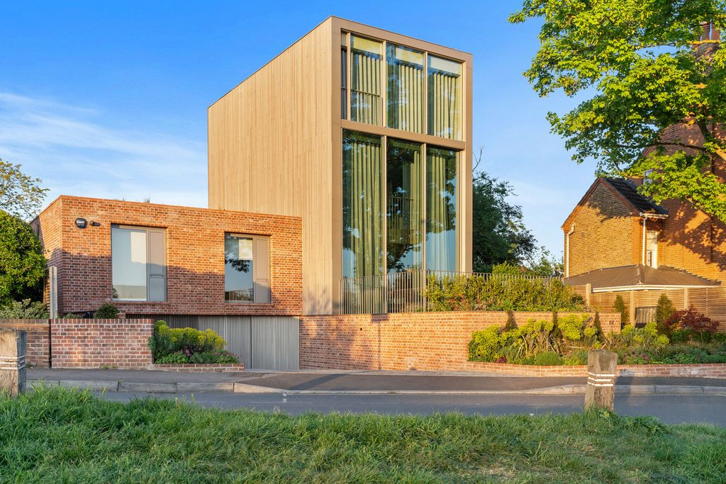 Property photo 2 of 50