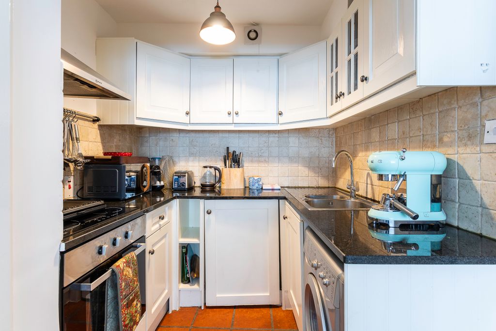 Property photo 2 of 25