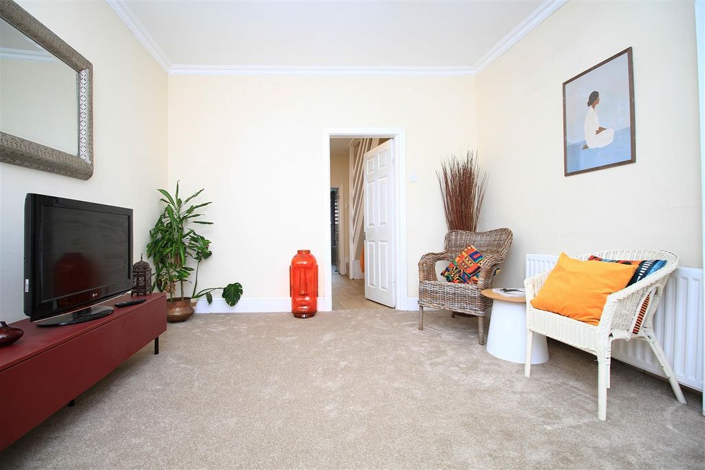 Property photo 2 of 15 Lounge.Jpg