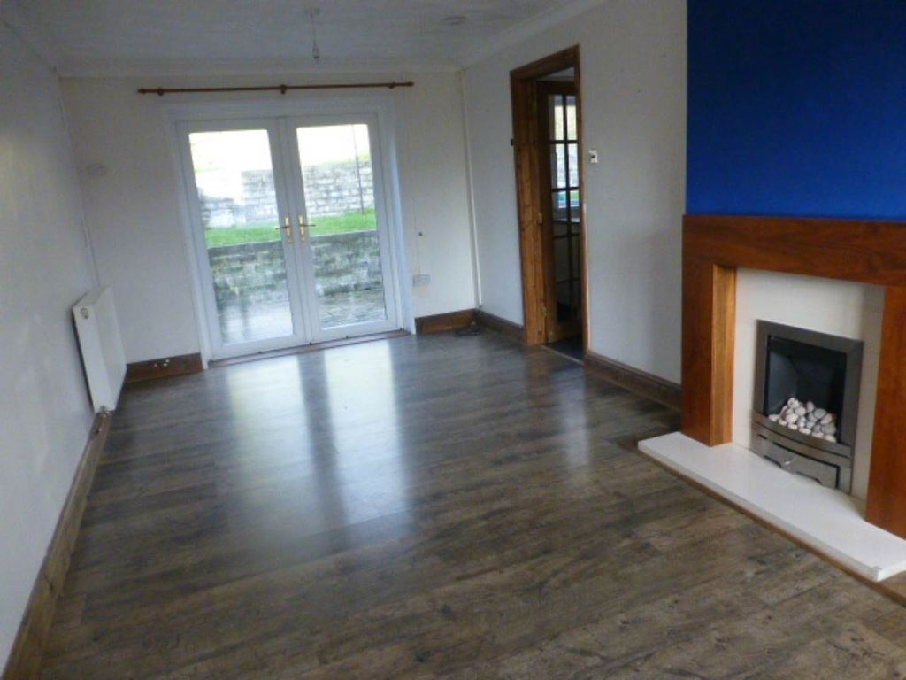 Property photo 3 of 12 Lounge