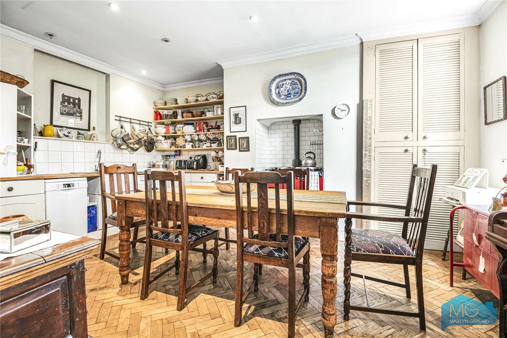 Property photo 2 of 41 Picture No. 30