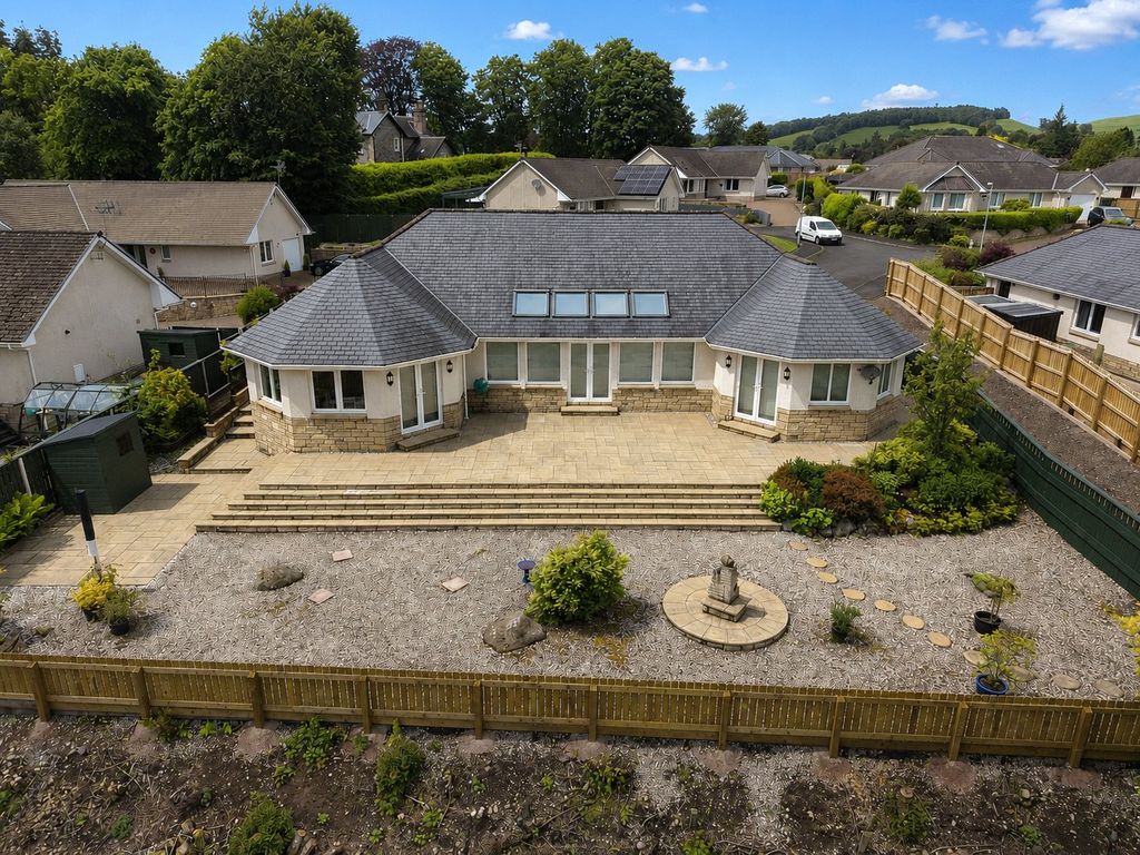 Property photo 2 of 29 Picture No. 35