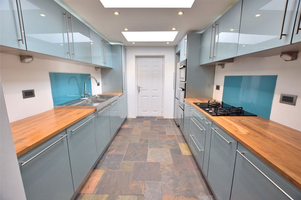 Property photo 2 of 18 Kitchen