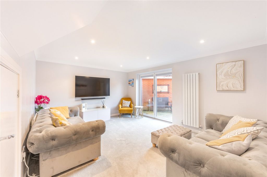 Property photo 2 of 34 Picture No. 31