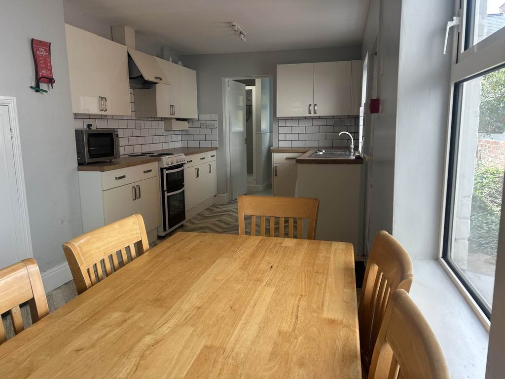 Property photo 2 of 13 Kitchen Diner
