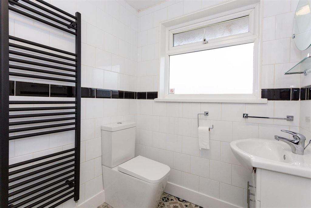Additional image 7 of 1 bed flat for saleKingfisher Court, West Bay DT6