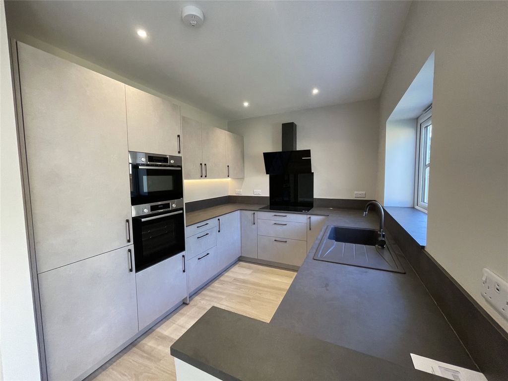 Property photo 2 of 11 Picture No. 15