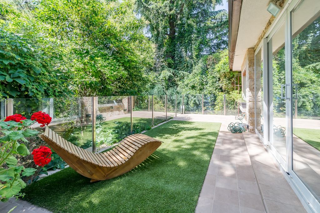 Property photo 1 of 30
