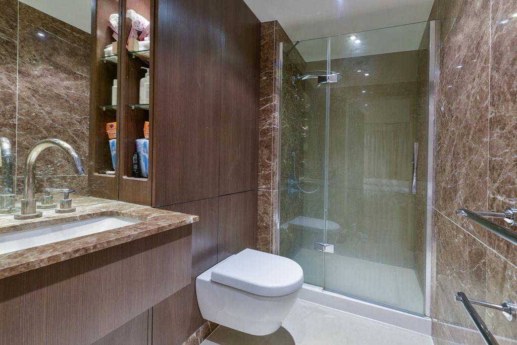 Property photo 2 of 7 Bathroom