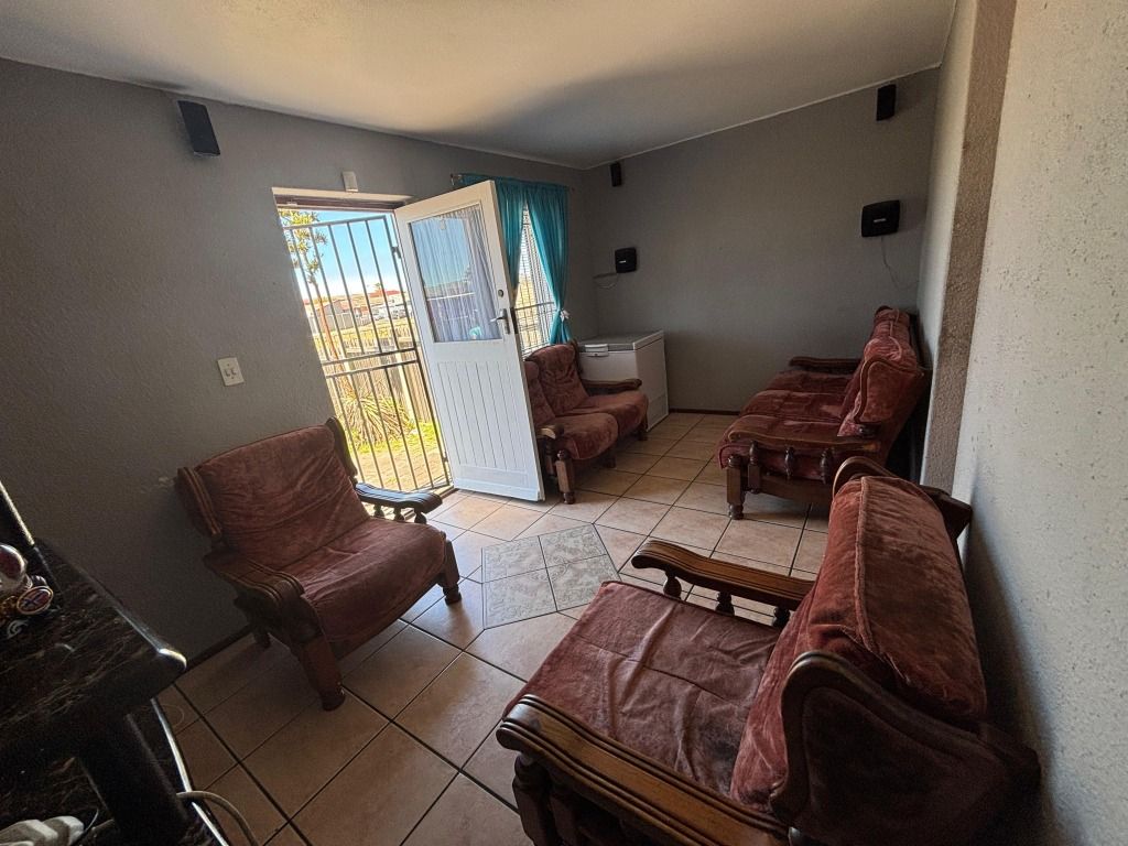 Property photo 2 of 21