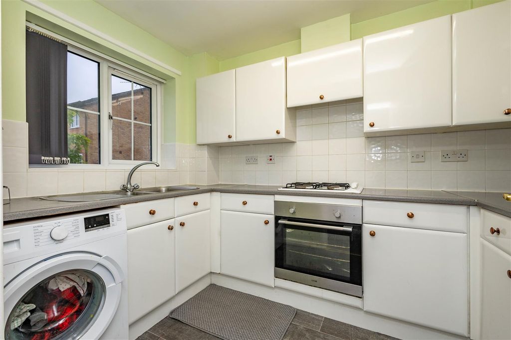 Property photo 2 of 19 Kitchen