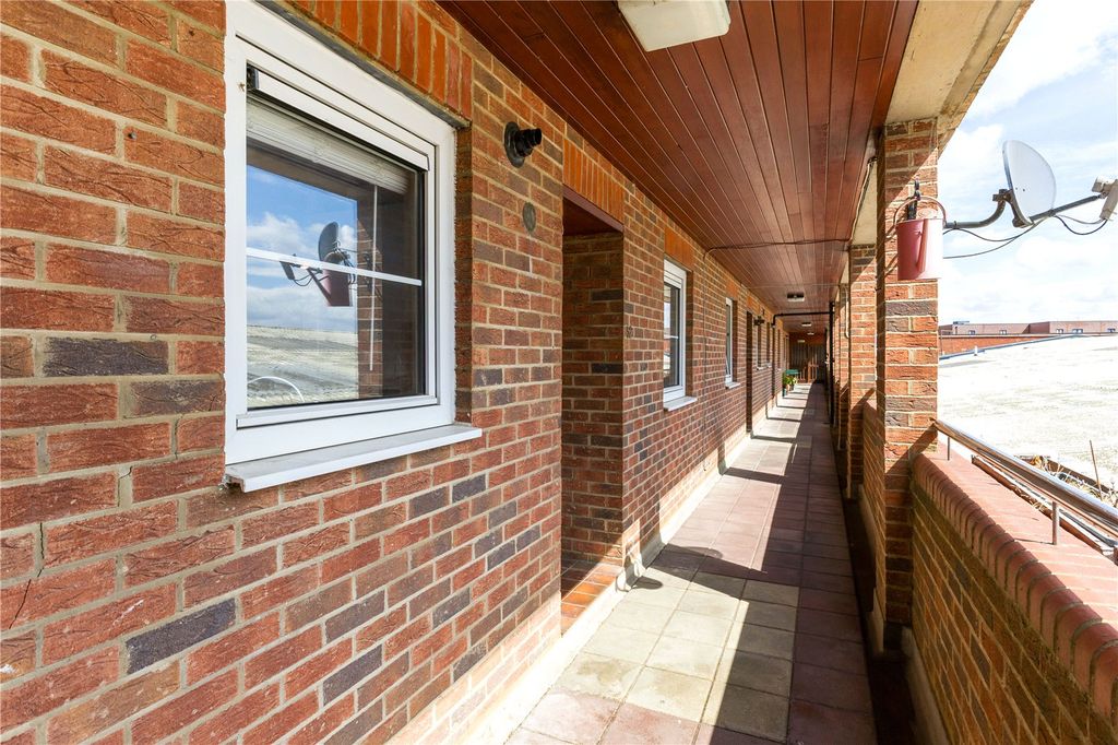 Property photo 3 of 14 Entrance