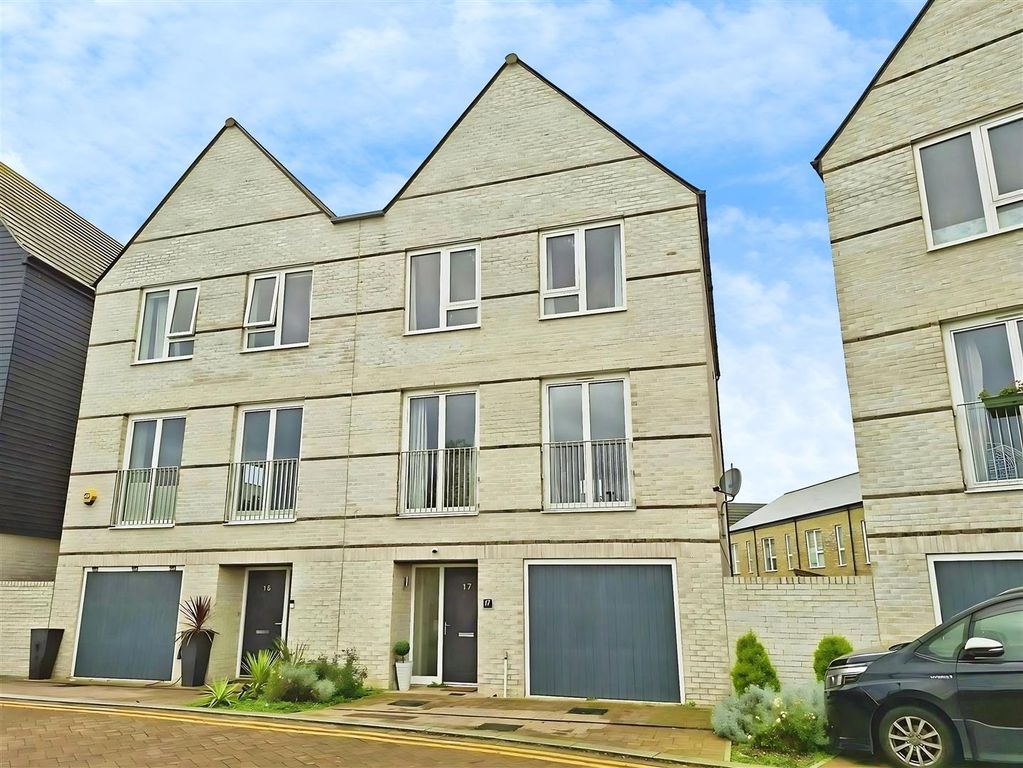 Property photo 1 of 30 Common Creek Wharf