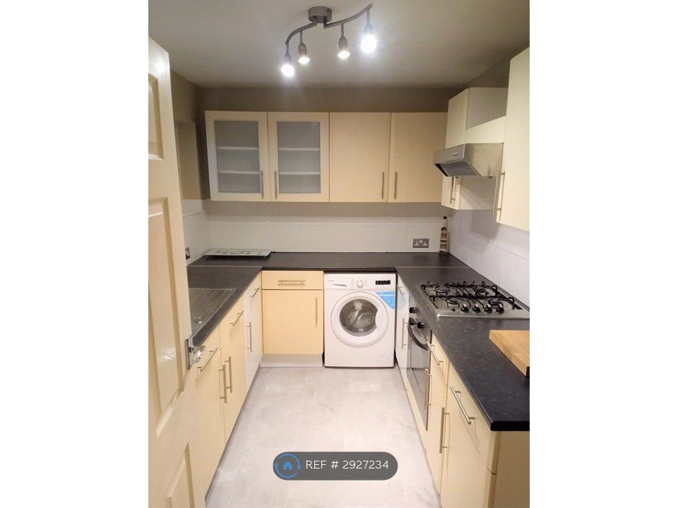 Property photo 1 of 8 Kitchen