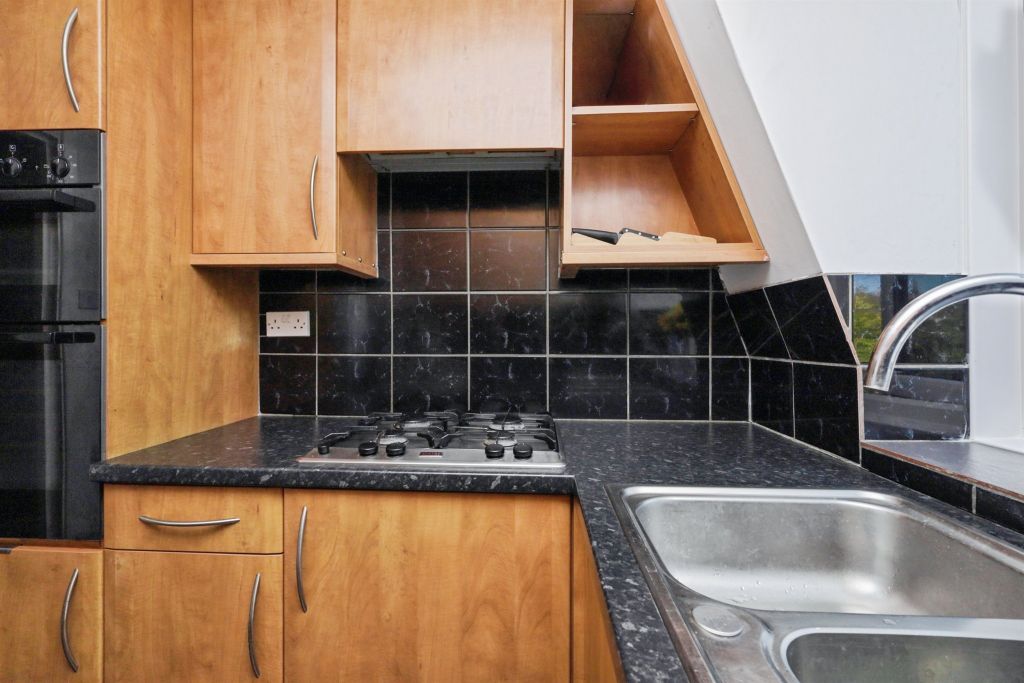 Additional image 6 of 2 bed flat for saleMutton Hall Hill, Heathfield TN21