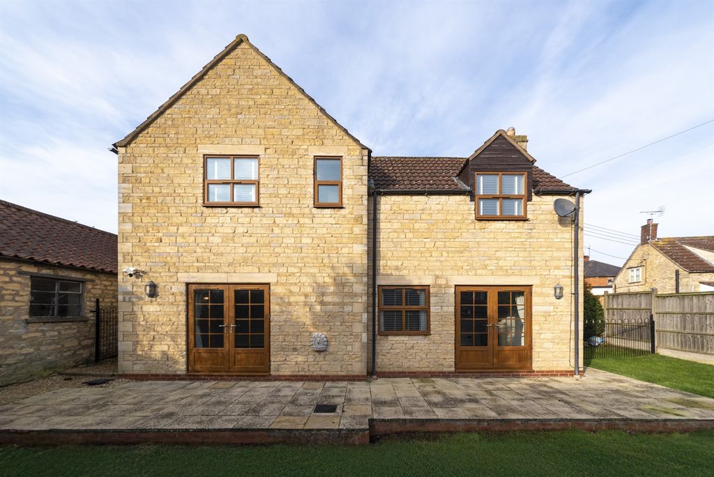 Property photo 1 of 26