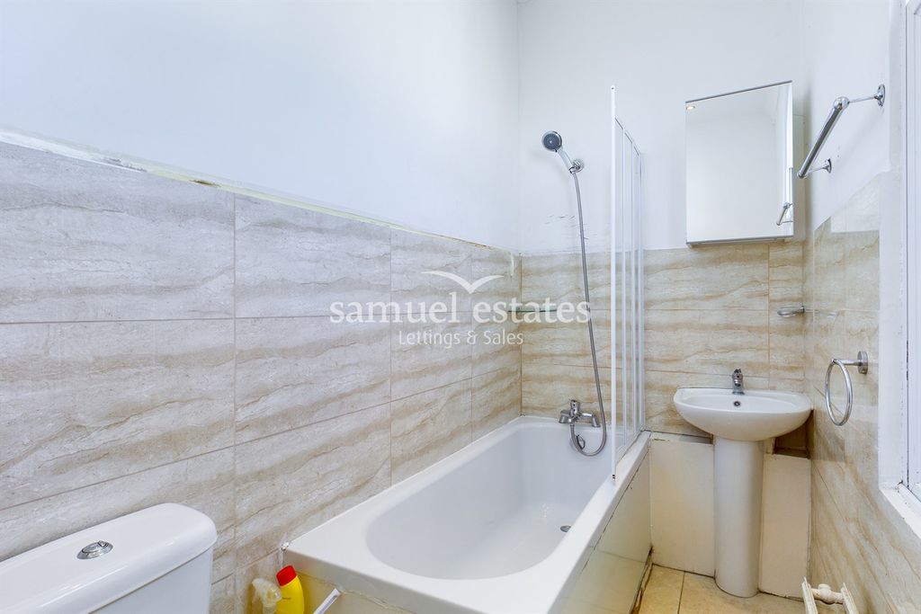 Property photo 3 of 6 Bathroom