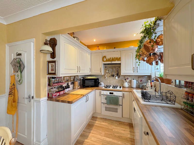 Property photo 3 of 32 Dining Kitchen