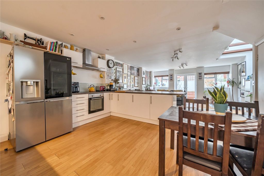 Property photo 3 of 11 Picture No. 16