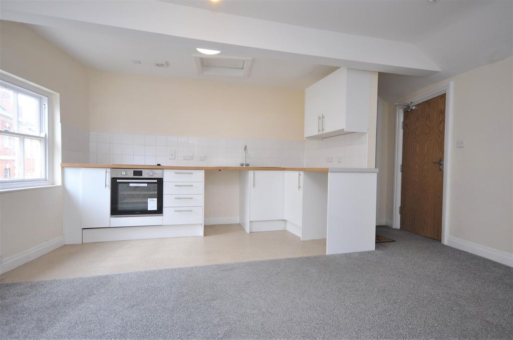 Property photo 2 of 5 Kitchen/Living