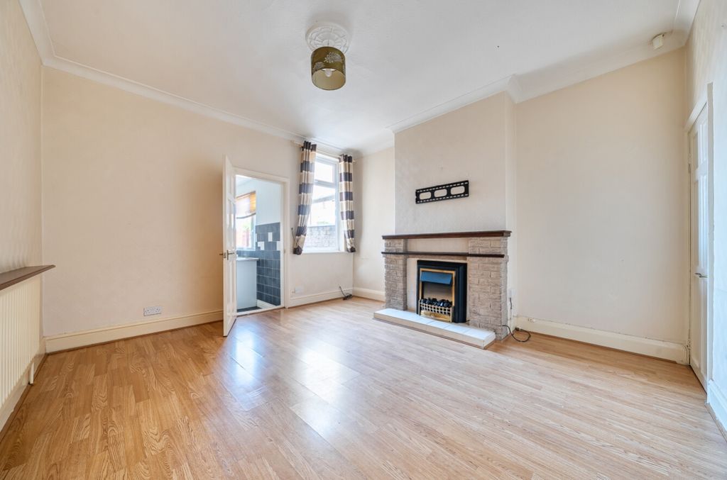 Property photo 2 of 11 1451596-10-69Eb5E3009688