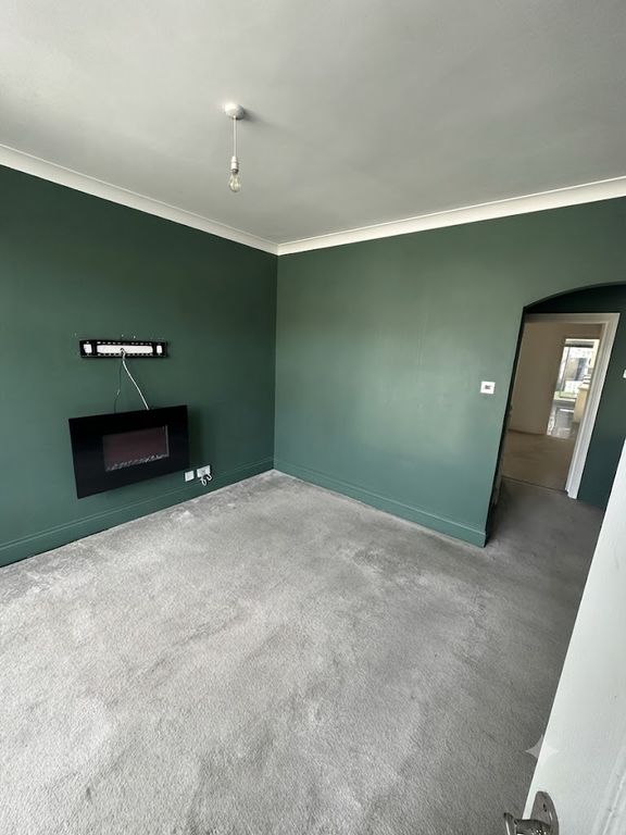 Property photo 3 of 17 Front Room