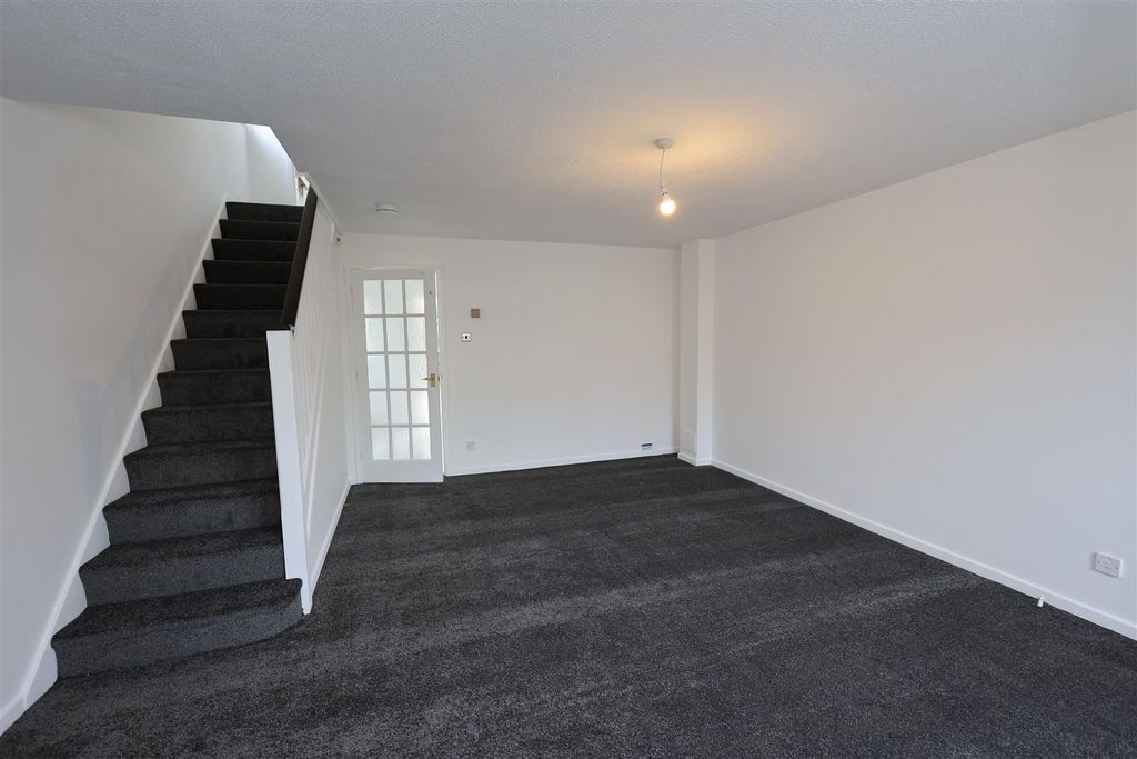 Property photo 3 of 17 Living Room